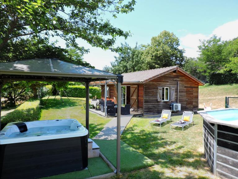 Chalet Mélèze avec spa privatif et piscine - Gers Occitanie Chalet Mélèze avec spa privatif et piscine - Gers Occitanie
