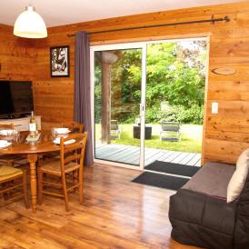 Séjour lumineux donnant vers l'extérieur